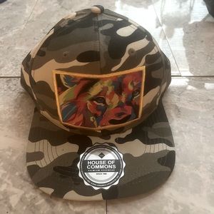 HOUSE OF COMMONS Camo Gray & Black Lion Flat Brim Snap Back X One Size